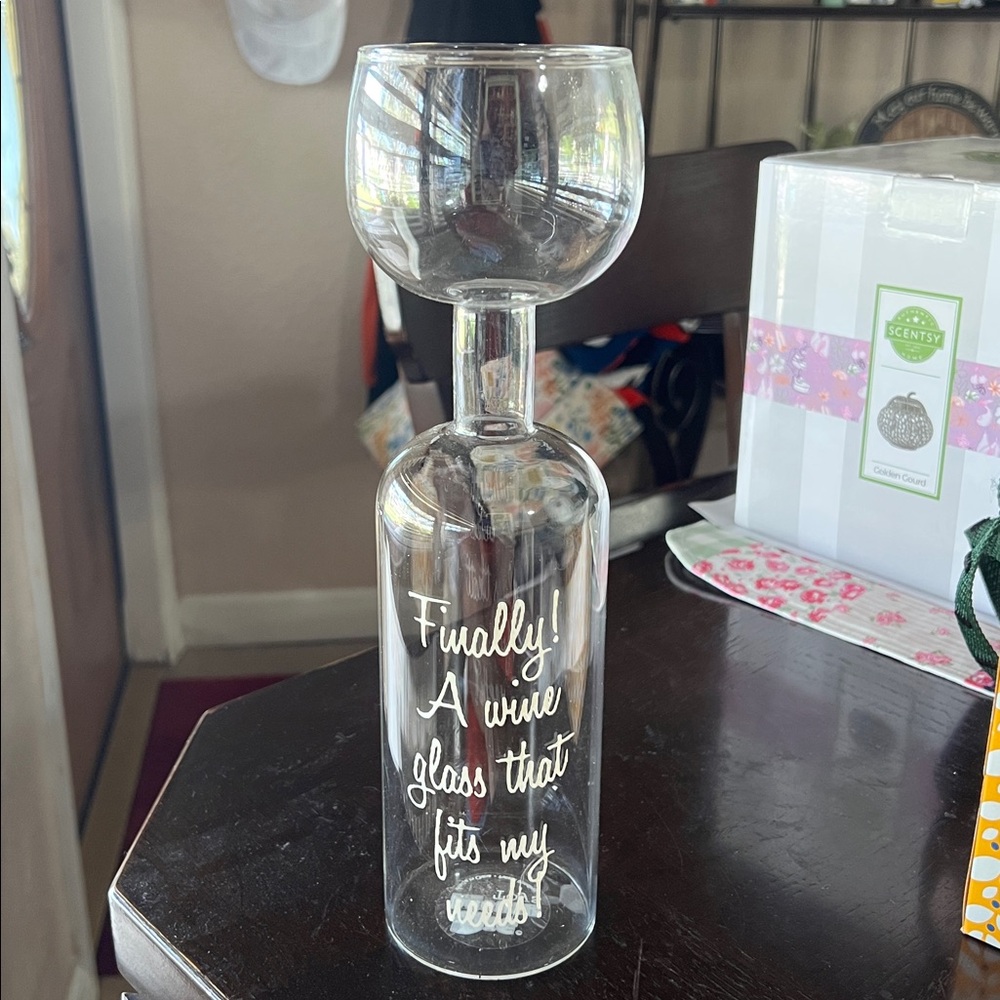 NEW Green Insulated WINE Bottle Carrier with wine bottle and cork